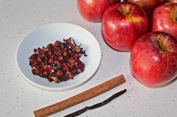 Vanilla Rosehip Hibiscus Apple Cider